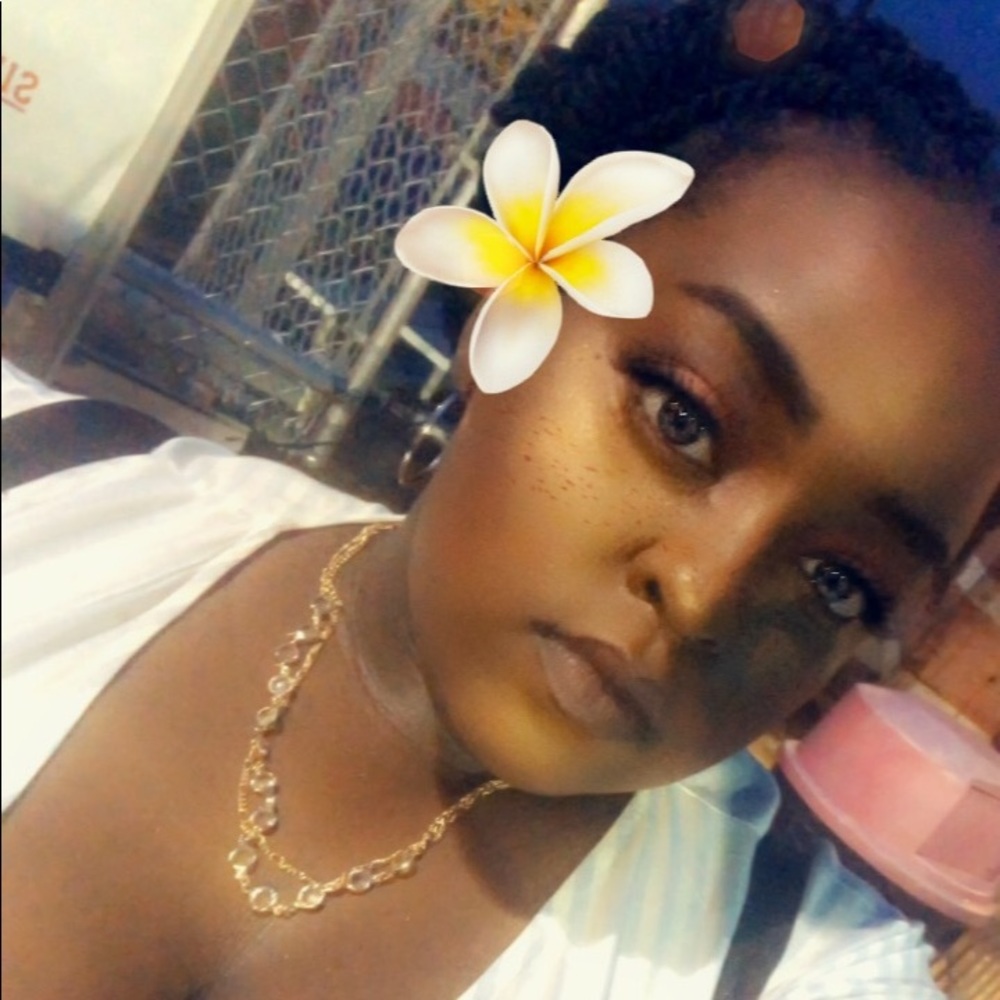 Meet your Posher, Genevieve